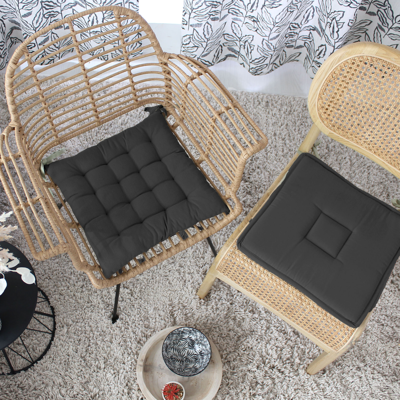 Galette de chaise piquée 16 points en coton et nouettes - Gris anthracite