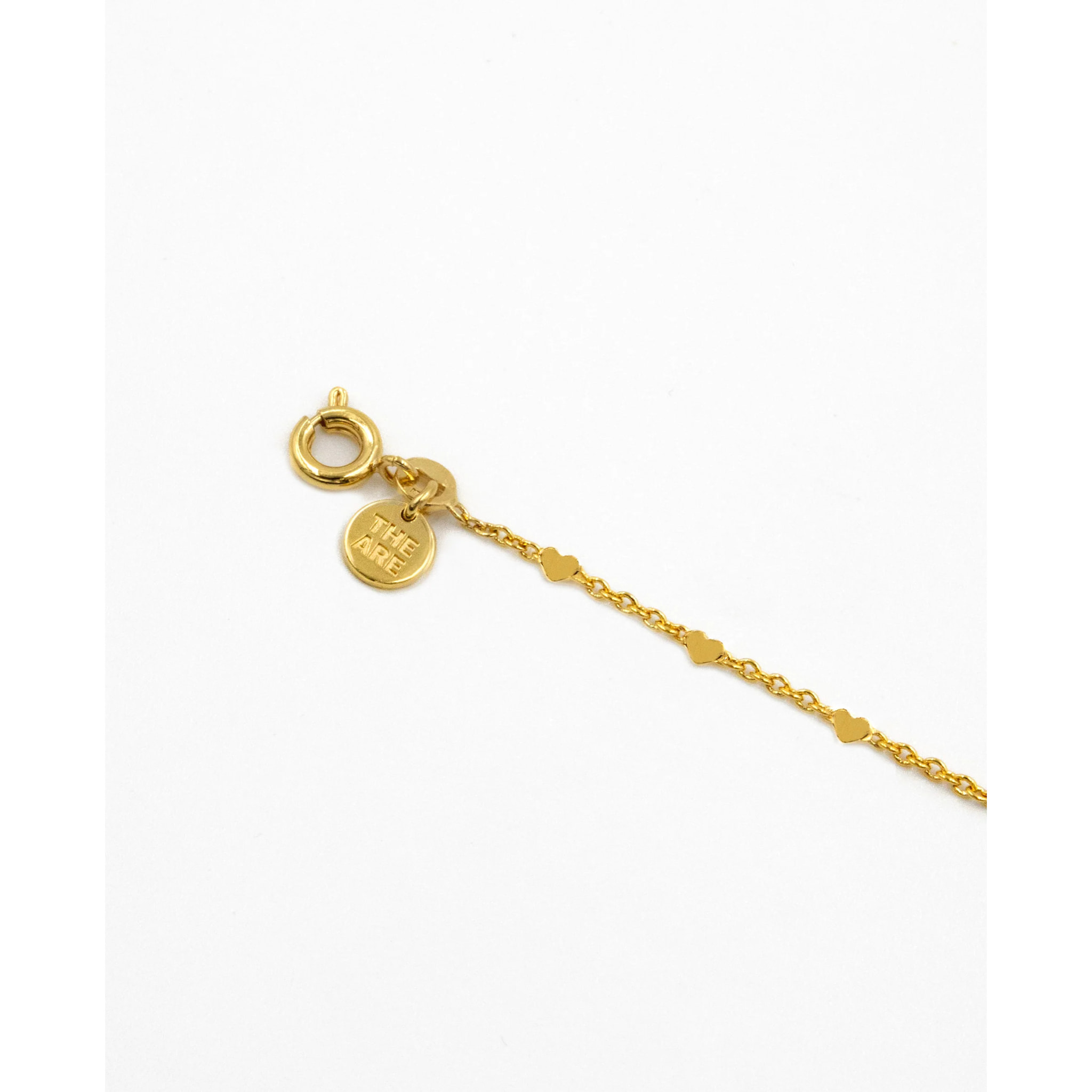 Collar de mujer con corazones.