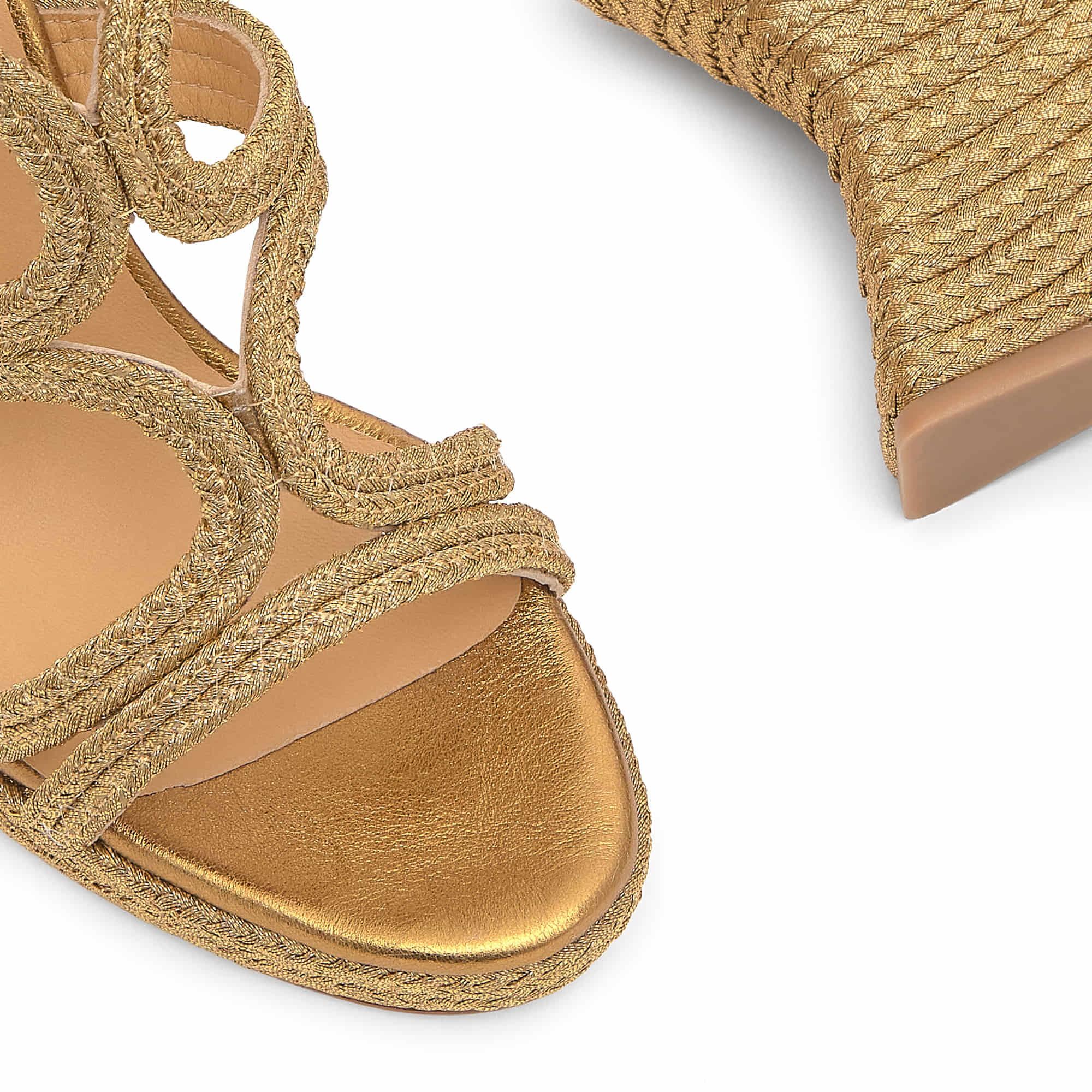Sandalia de cuña Jera trenzada en acabado metalizado