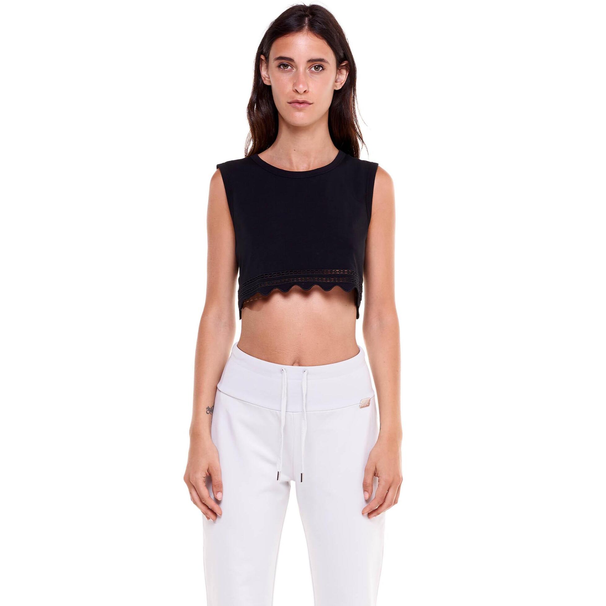 Camiseta de tirantes de mujer en blanco y negro.