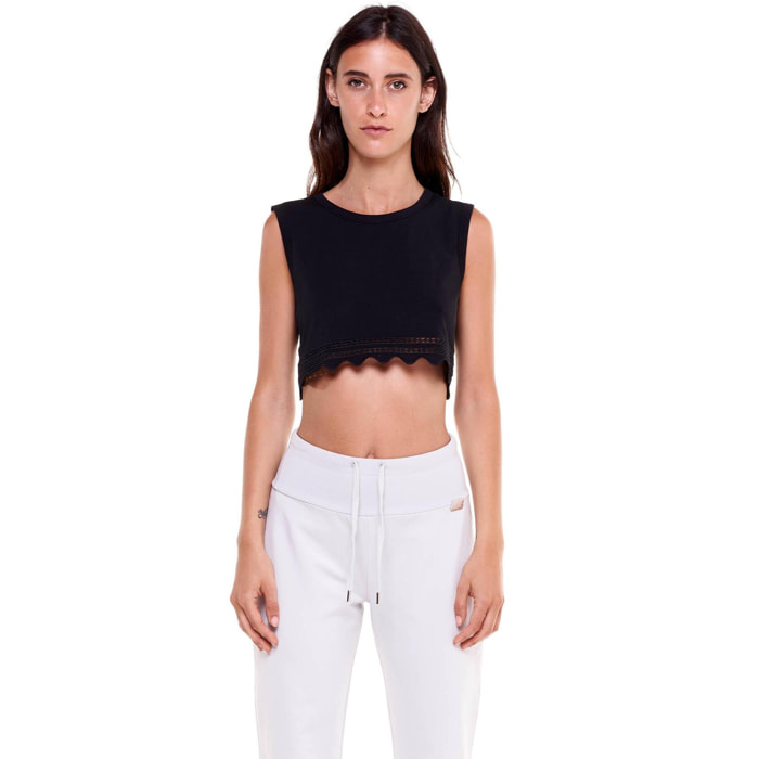 Camiseta de tirantes de mujer en blanco y negro.