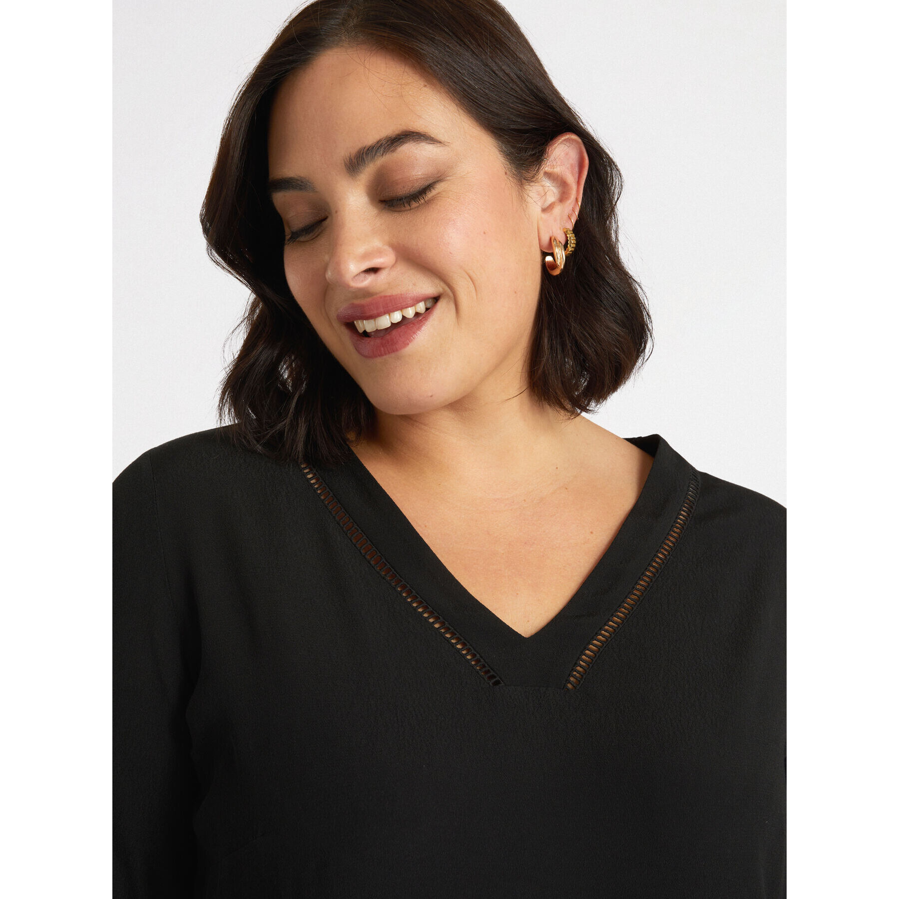 Fiorella Rubino - Blusa con cuello de pico y viscosa LENZING™ ECOVERO™ - Negro