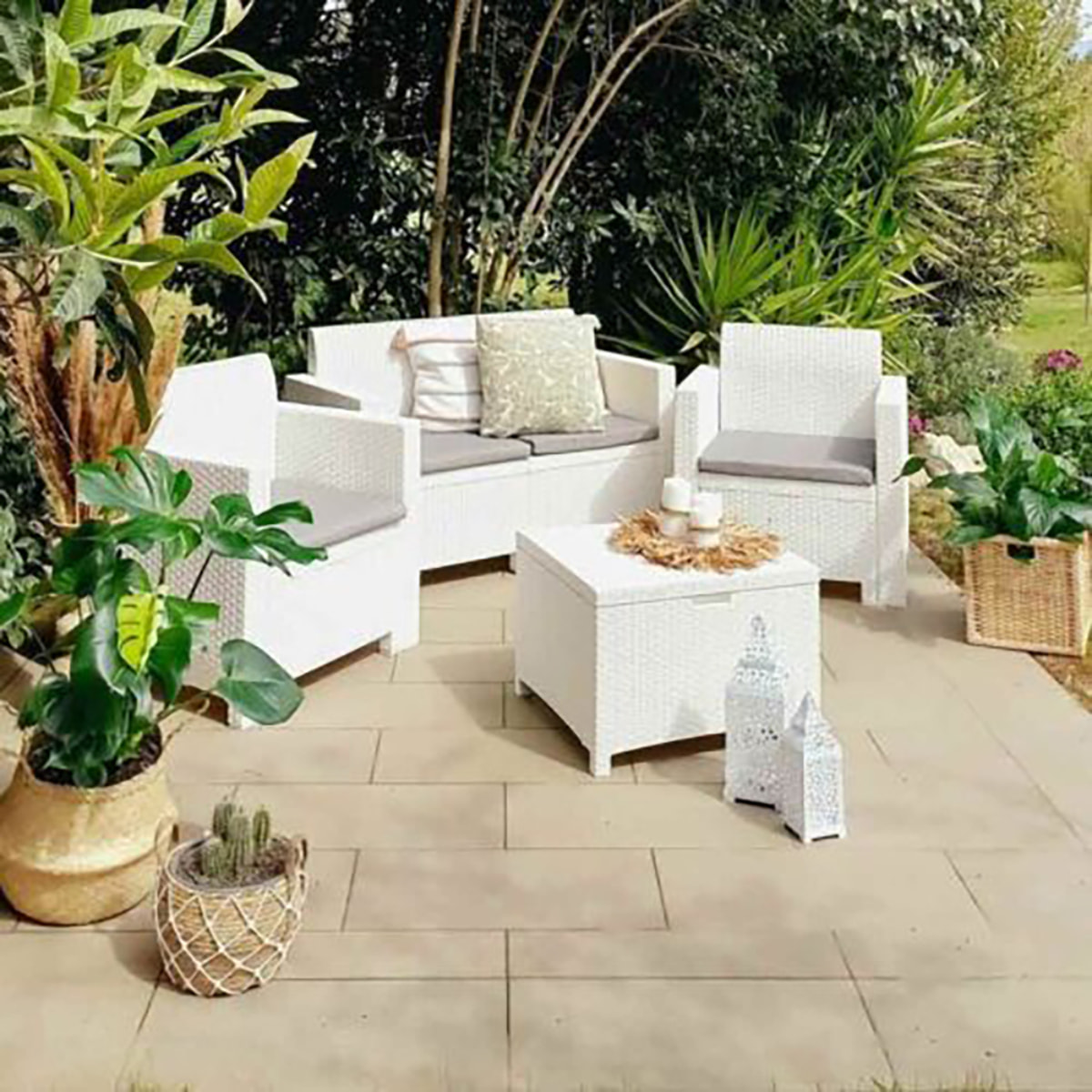 Set salotto da esterno Venere, Set da giardino con cuscini, Salottino indoor e outdoor effetto rattan, 100% Made in Italy, Bianco