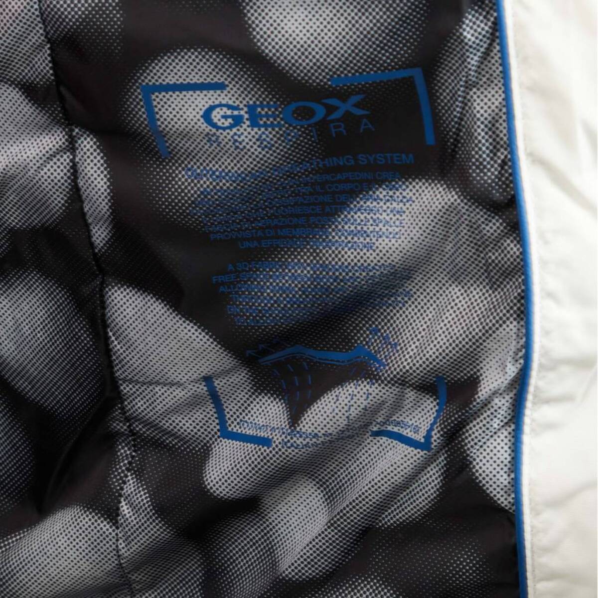 Abrigos Mujer de la marca GEOX  modelo W SPHERICA HOOD JKT BLANCO