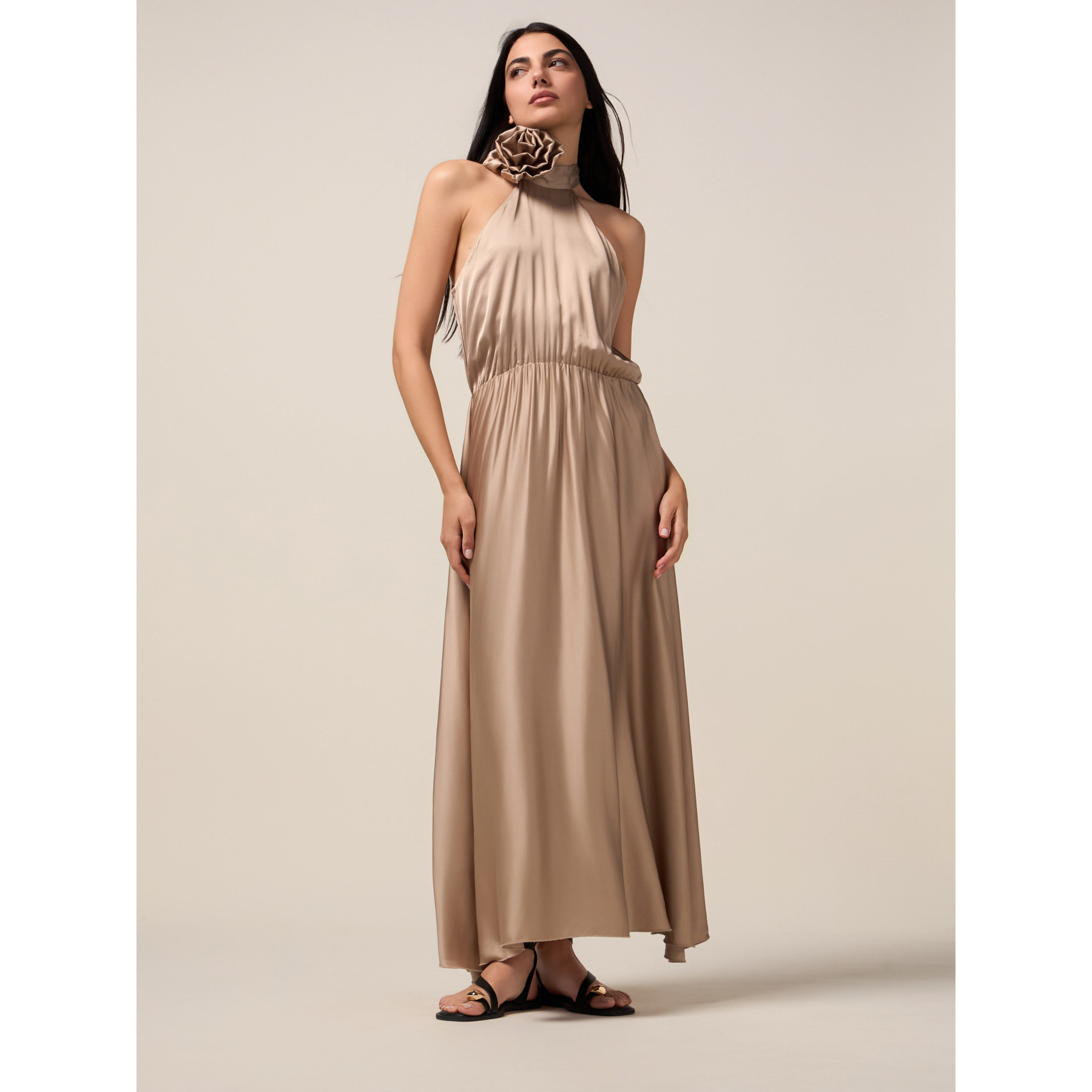 Oltre - Vestido largo de satén con flor - Beige