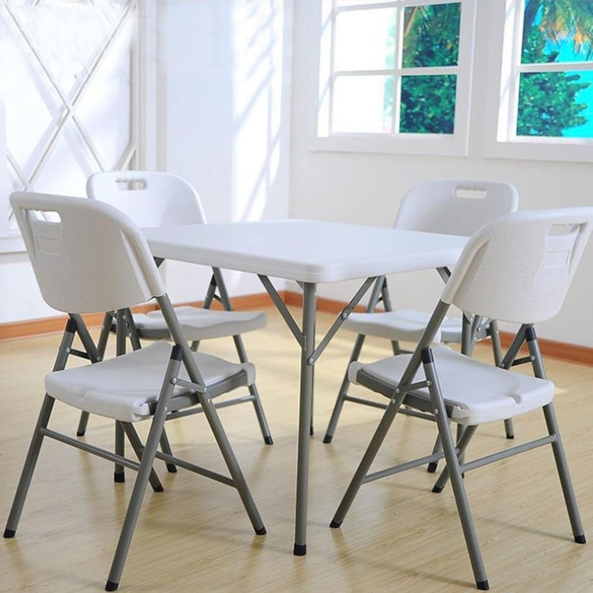 Mesa redonda (diámetro 120cm x74 cm), y set de 2 sillas plegables 51x45x85,5cm, ideal para exteriores