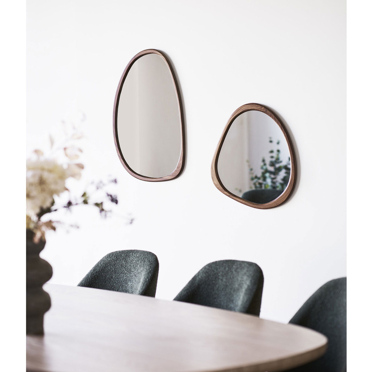Specchio da parete Luxon in MDF effetto legno forma organica 38,5x64,5 cm