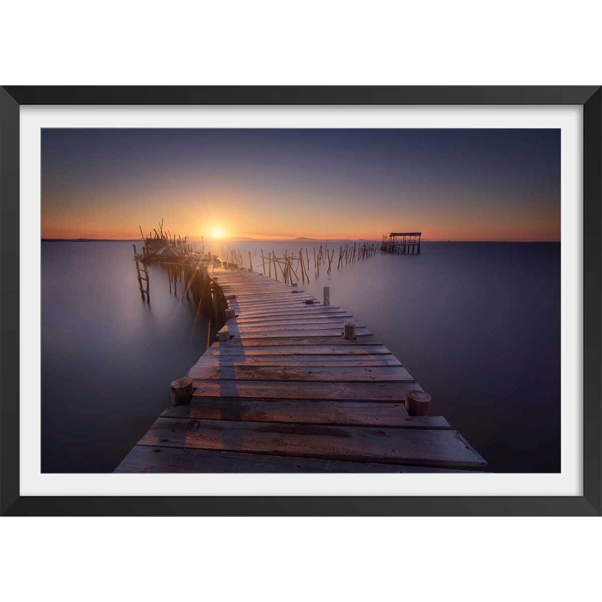Poster lumière violette sur le pont Affiche + cadre en bois - Noir