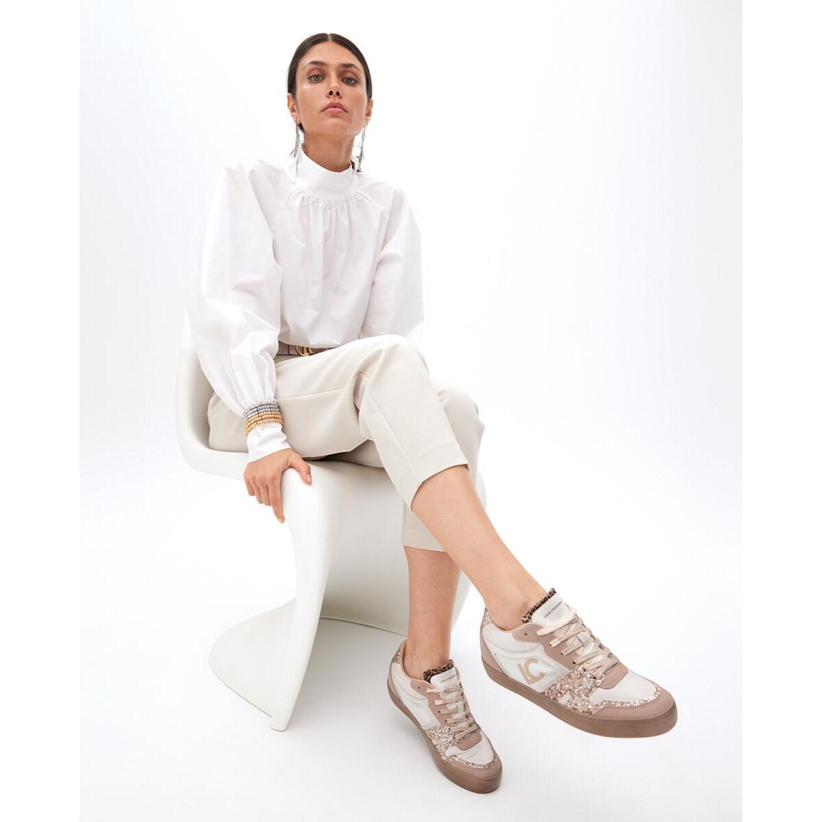 Sneaker con Zeppa Interna e Dettagli in Pelle