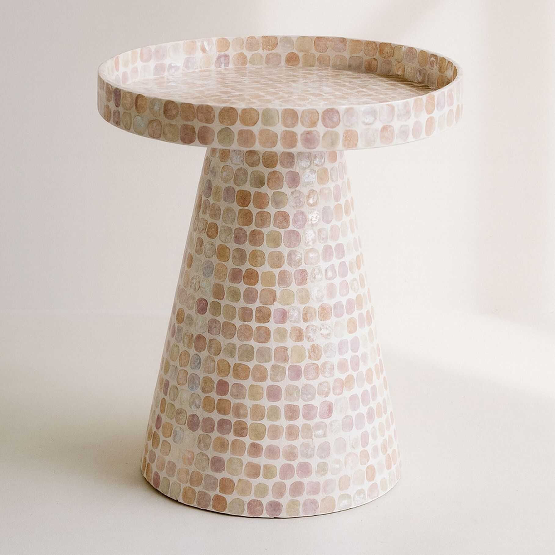 Table d'appoint en coquille de capiz rose ELORA