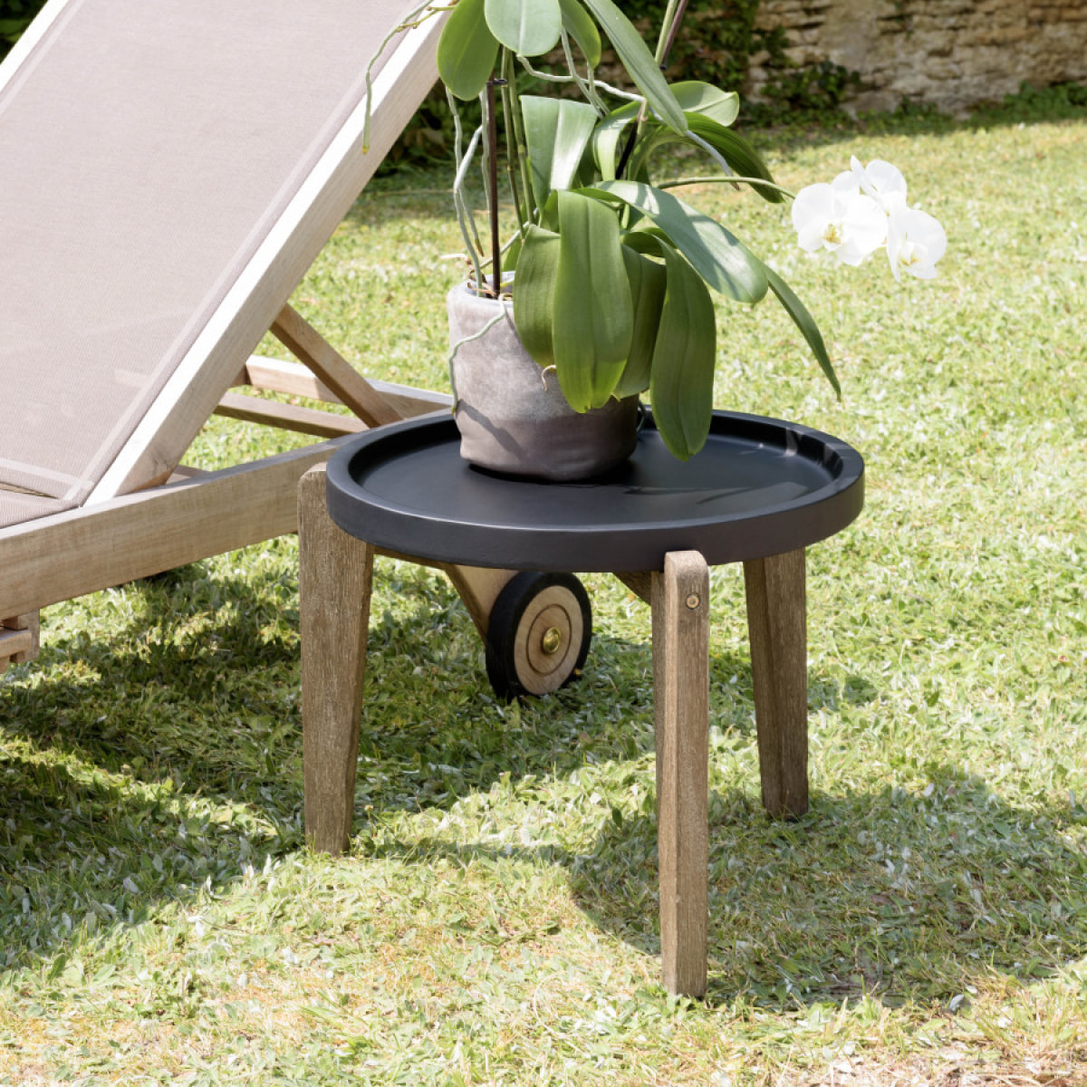 HANS - Table d'appoint 55x52cm plateau béton noir mat pieds acacia