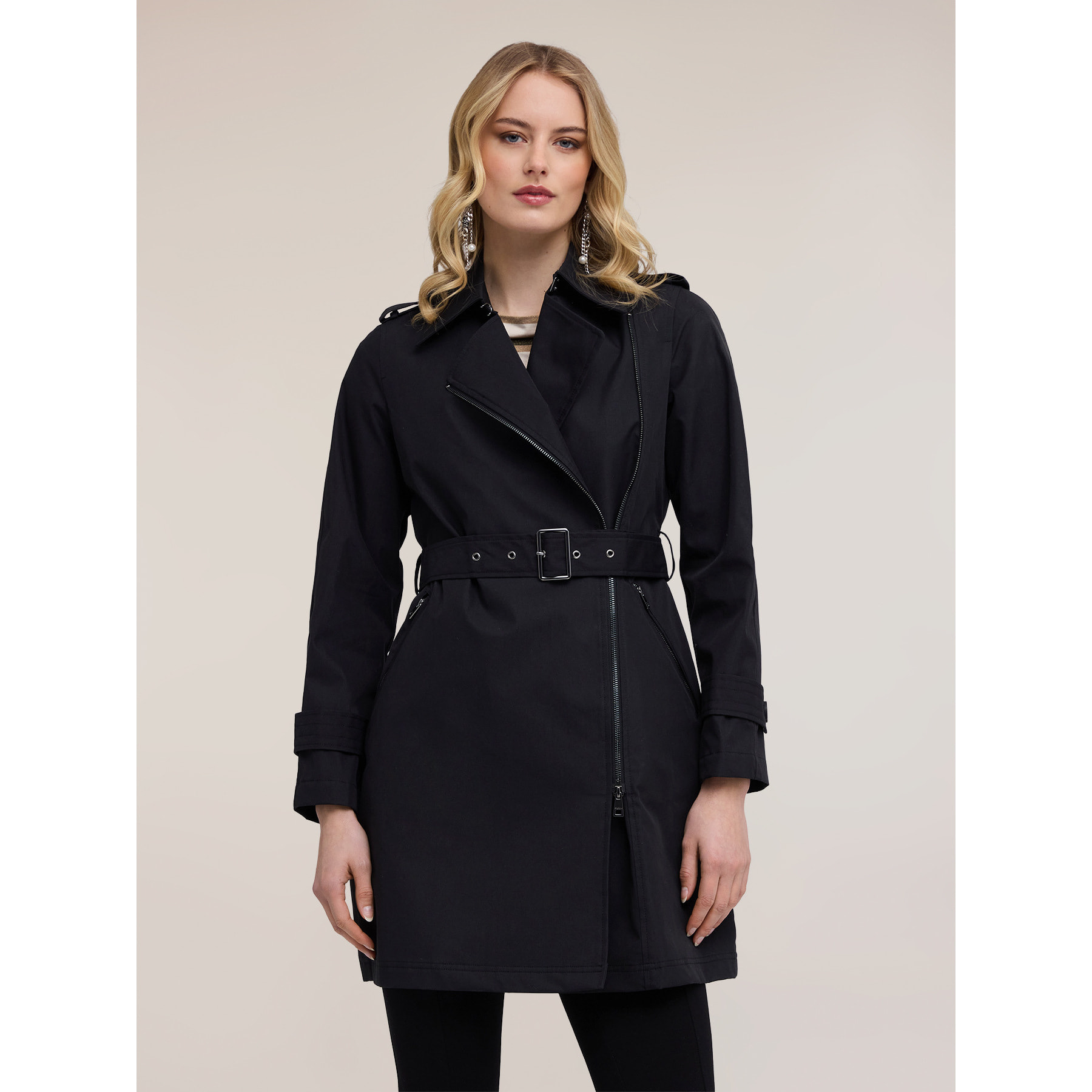 Motivi - Trench de gabardina con cierre asimétrico - Negro