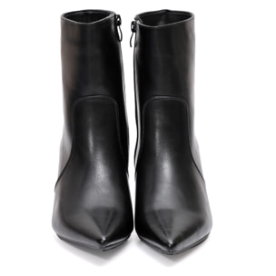 Stivaletto in simil pelle con tacco