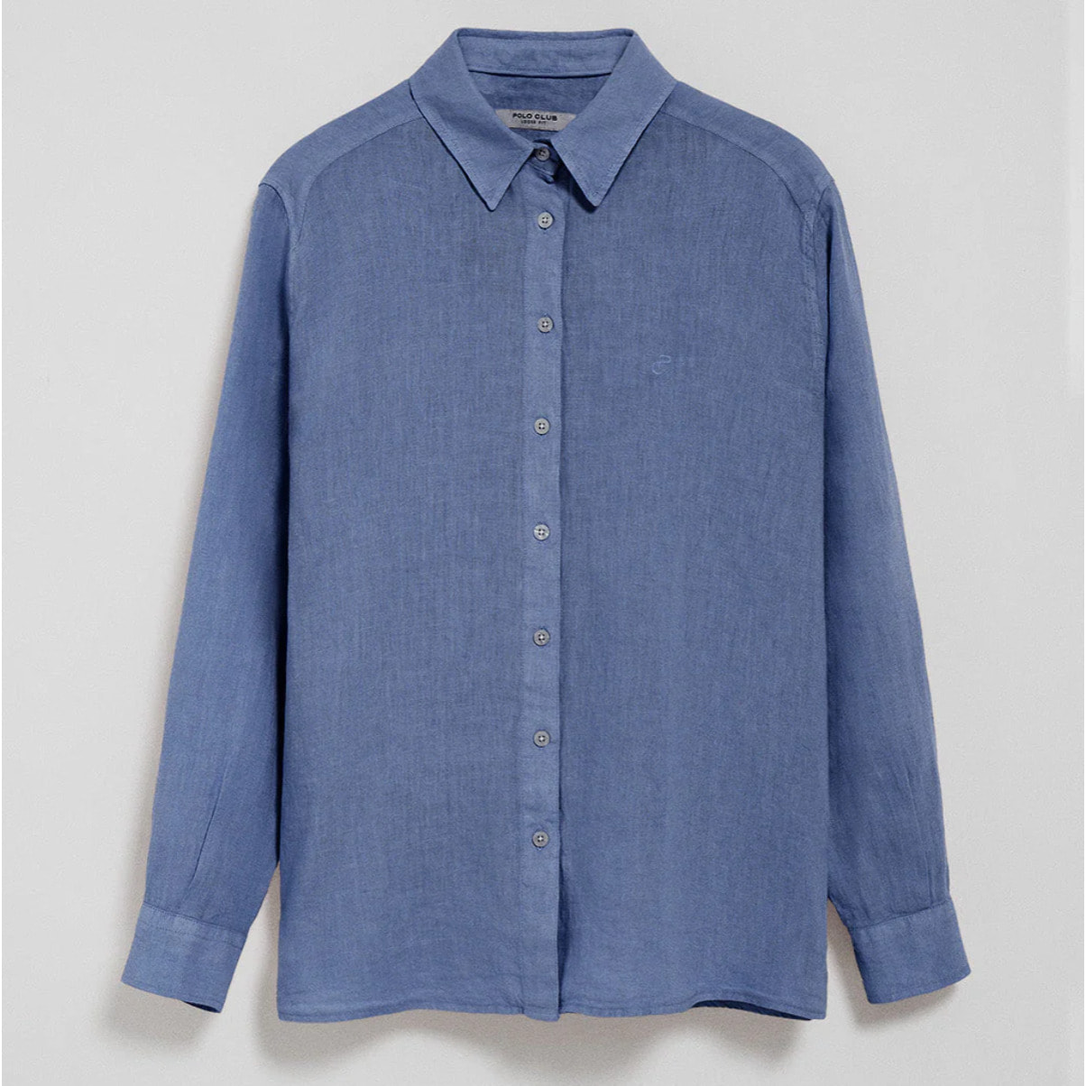 Camisa azul royal garment dye de lino con monograma bordado