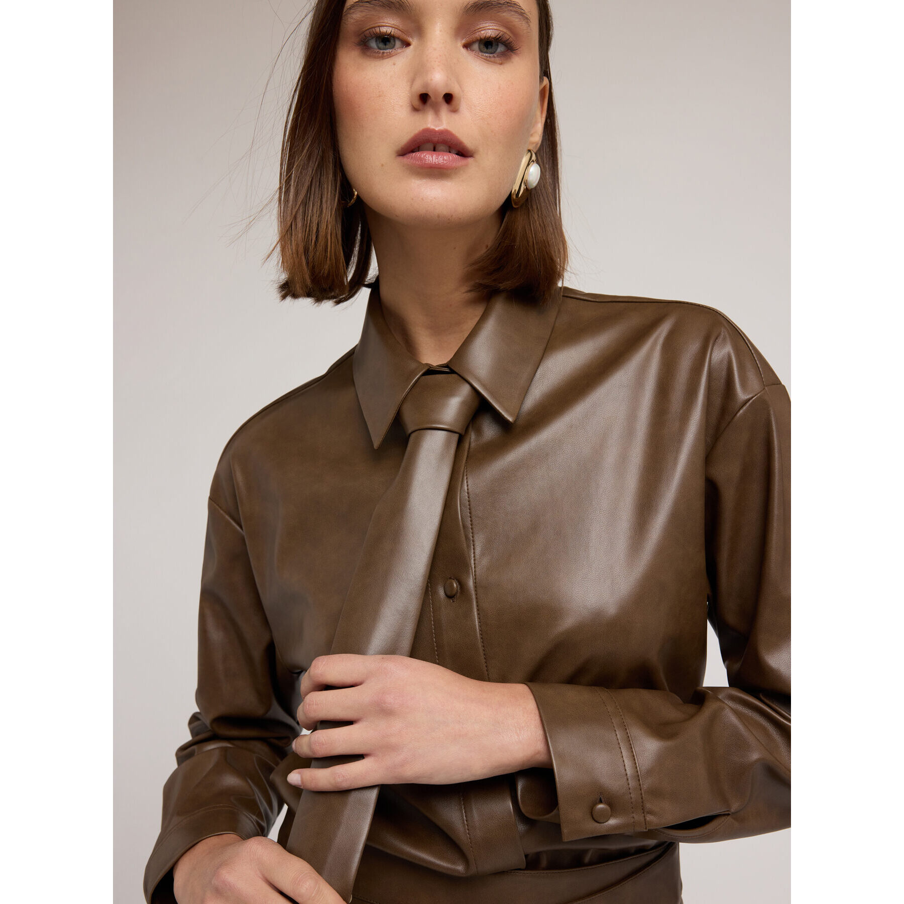 Motivi - Camisa con corbata en tejido revestido - Verde militare