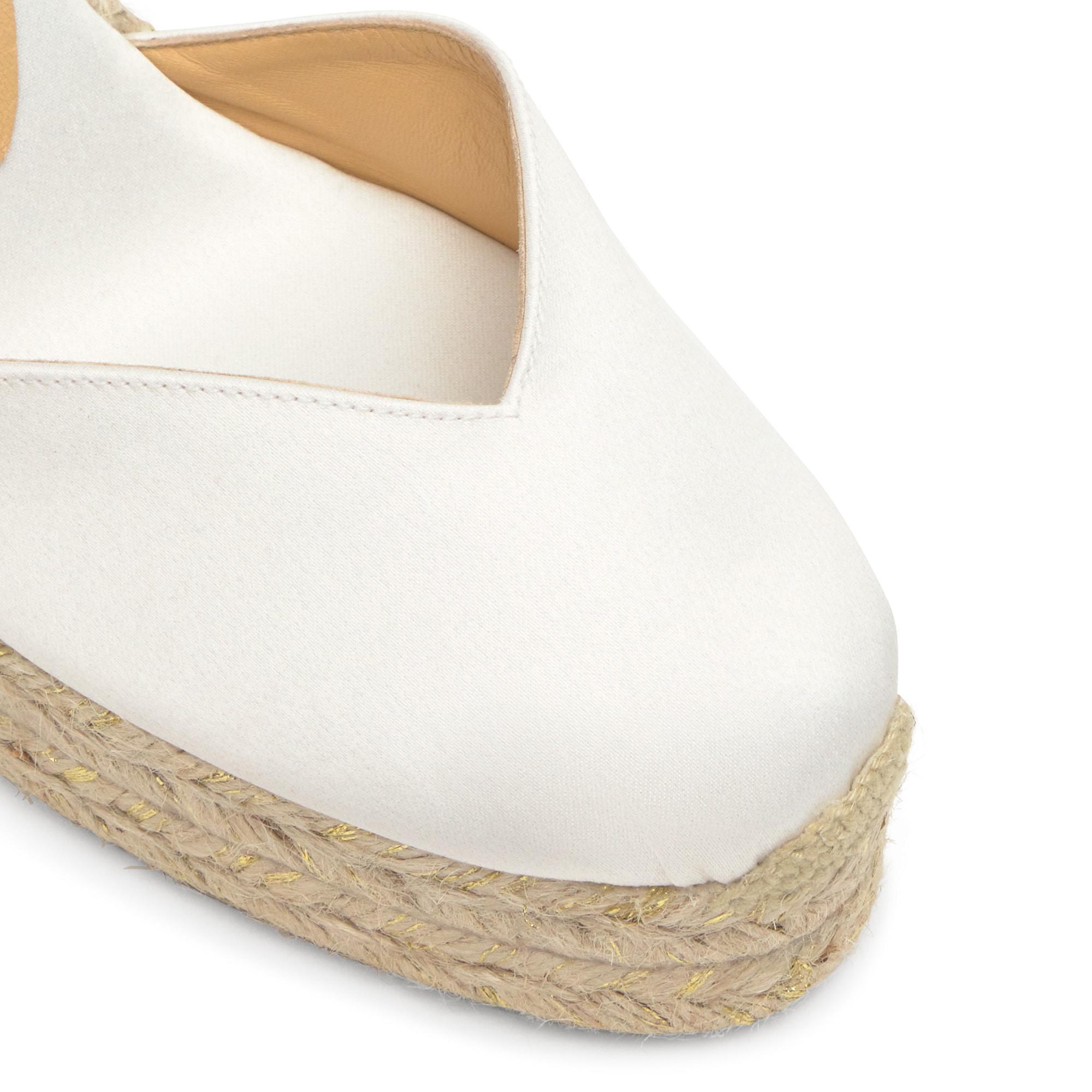 Alpargata Chiarita cuña de yute en raso con pulsera, doble plataforma y escote en V