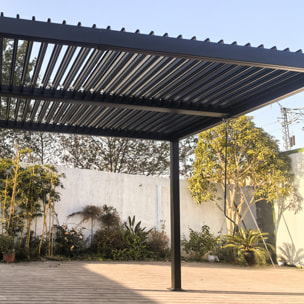 Pergola bioclimatique 4x3m structure et lames en aluminium noir LUAU