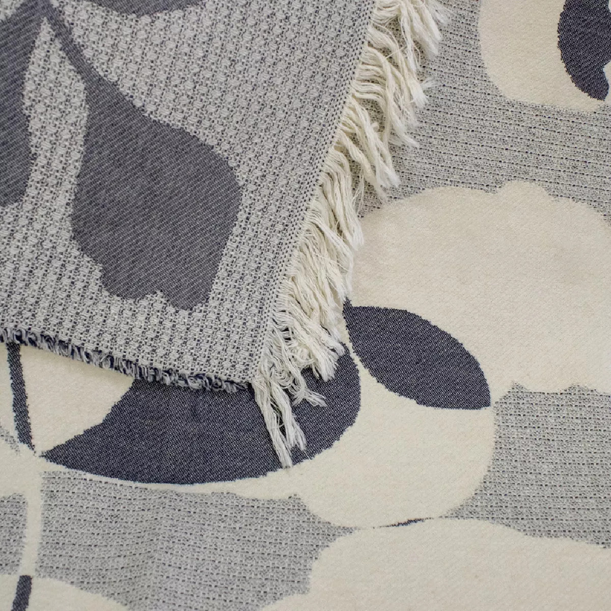 Jete de canape pur coton motif jacquard gris Ombres vegetales gris