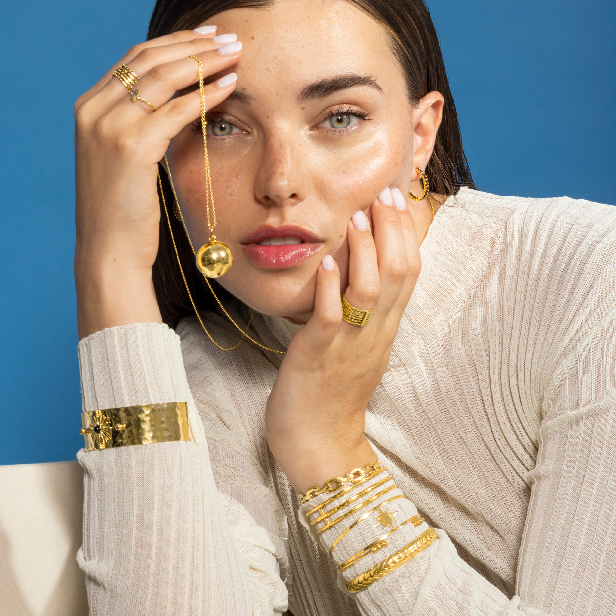 Pulsera acabada en oro amarillo de 18K
