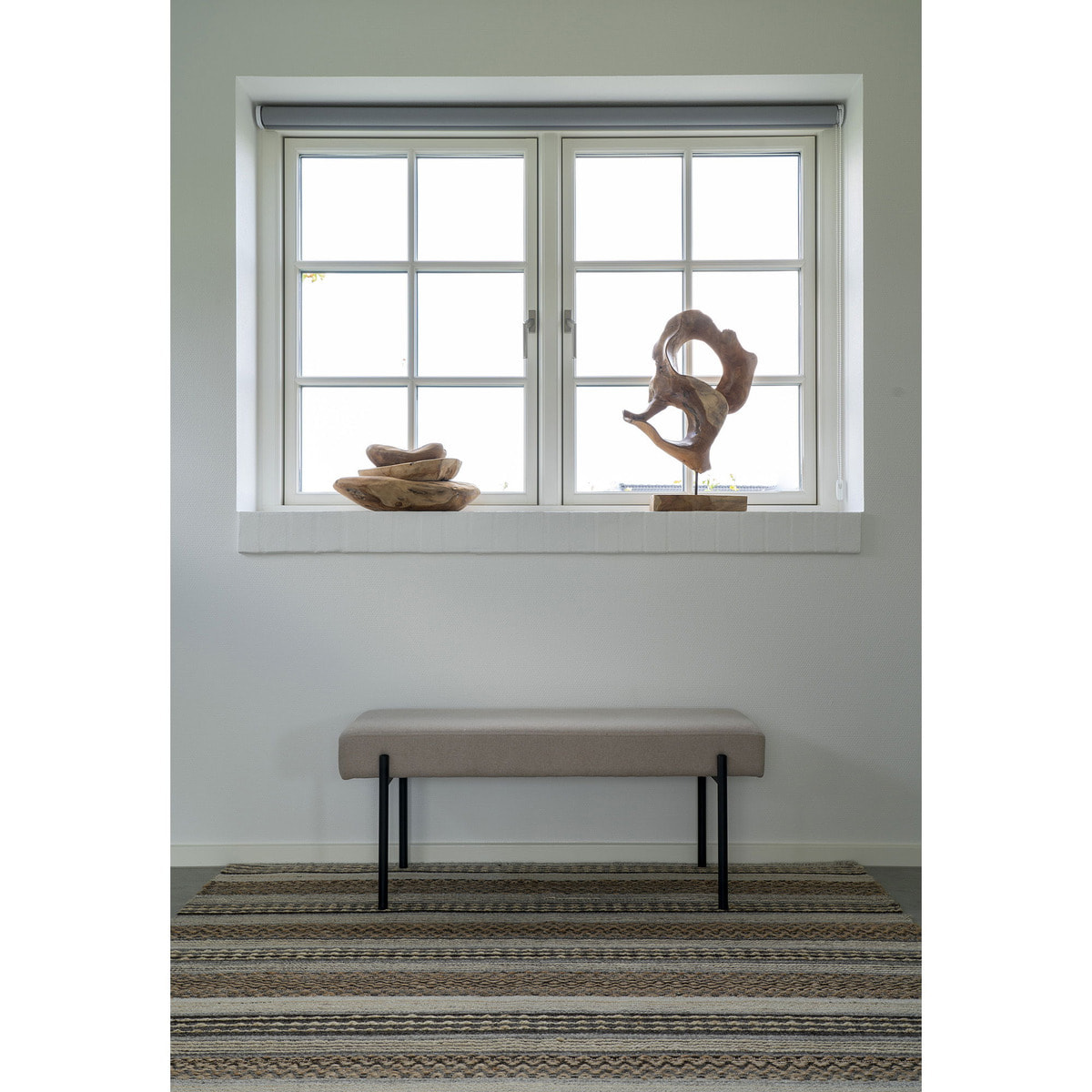 Panchetta Swindon in tessuto stone con gambe nere, 100 cm