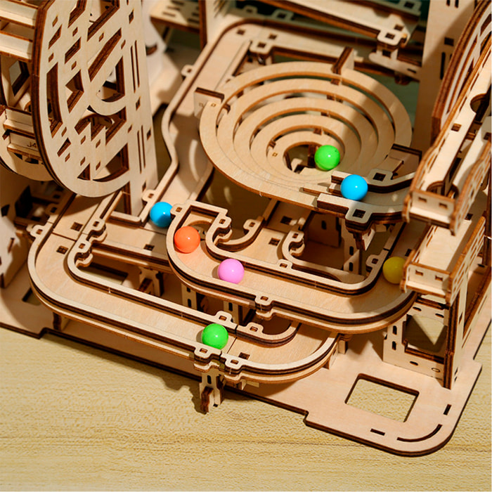 Maqueta de Madera 3D, diseño de Laberinto para canicas con movimiento mecánico. 369 piezas.