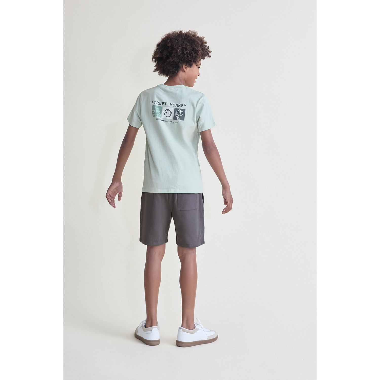 Conjunto de camiseta con logo circular en el pecho y bermuda lisa con cintura elastica | Color: Verde agua | Street Monkey