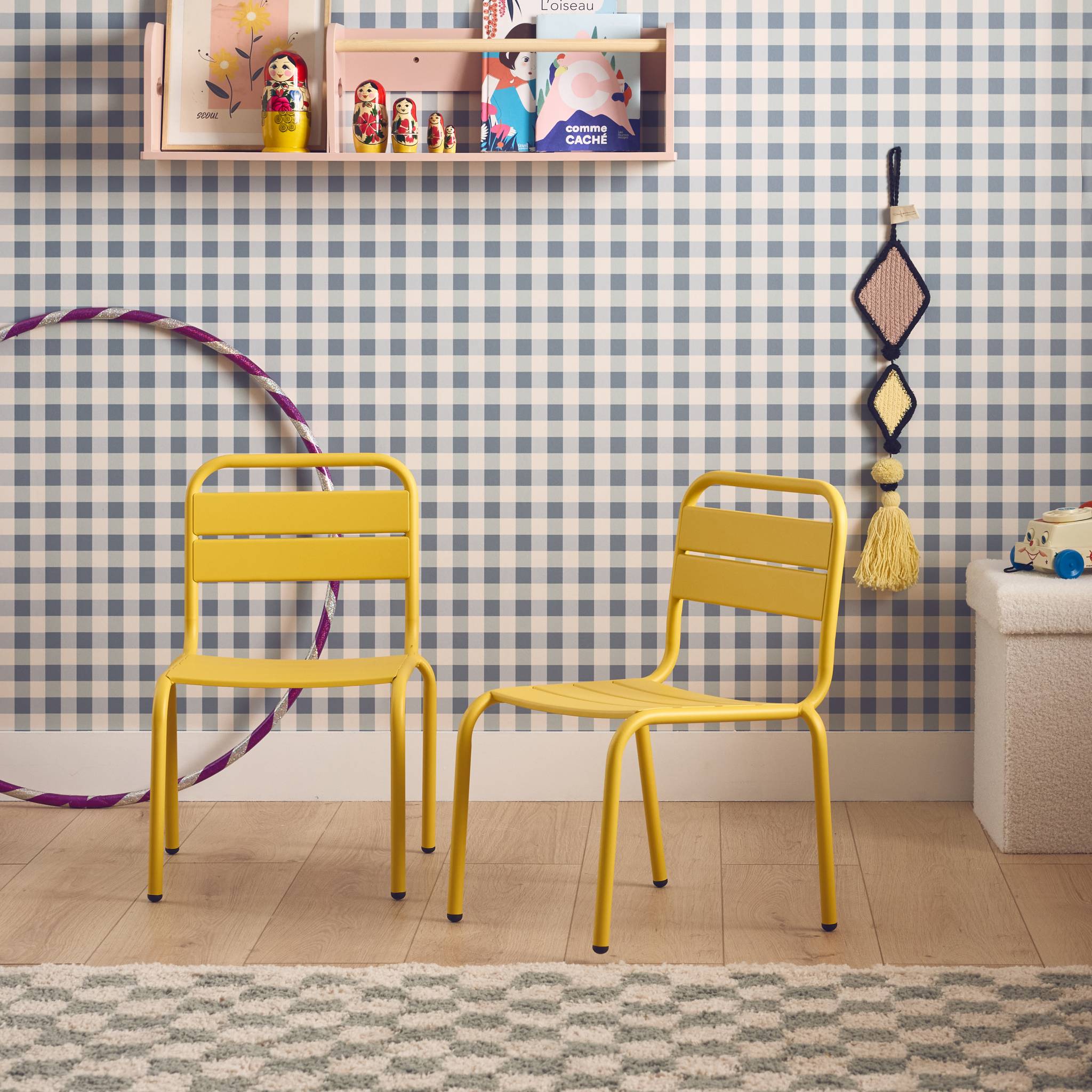Lot de 2 chaises en métal jaune pour enfant. salon de jardin enfant