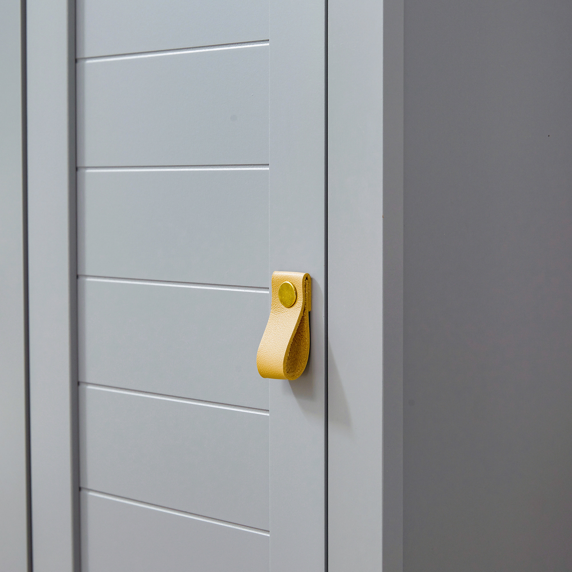 kleankin Armario Alto de Baño Mueble Columna Estrecho Moderno con 1 Puerta Estante Ajustable y 3 Compartimentos Abiertos 39x30x168 cm Gris