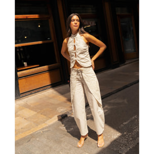 Pantalón recto de mujer con sobrefalda bordada y hebillas