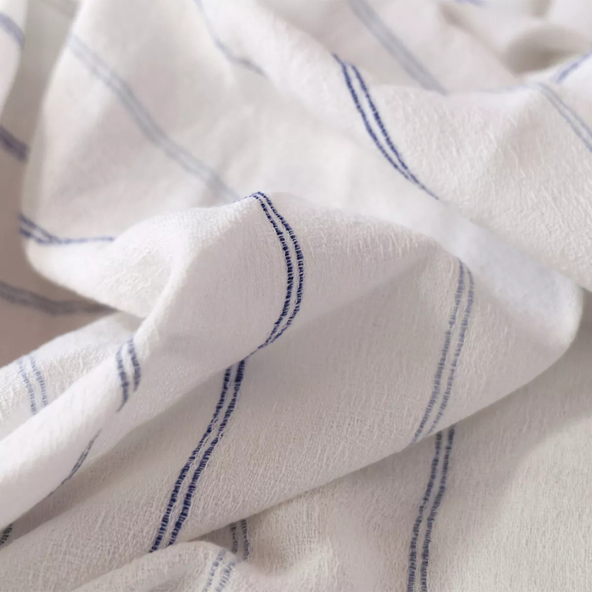 Serviette pur coton lavé motif jacquard blanc bleu Rimini blu