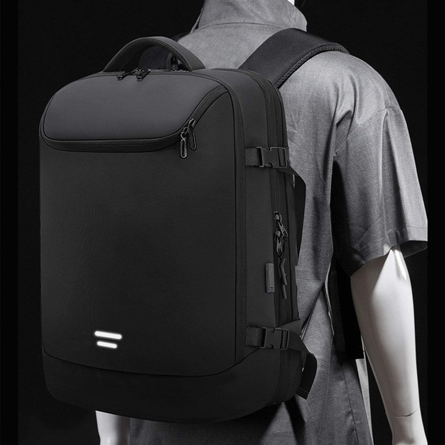 DAM Mochila expandible 36L/50L con capa impermeable, porta Laptop 17,3". Toma USB exterior. 51x24x34 Cm. Color: Negro