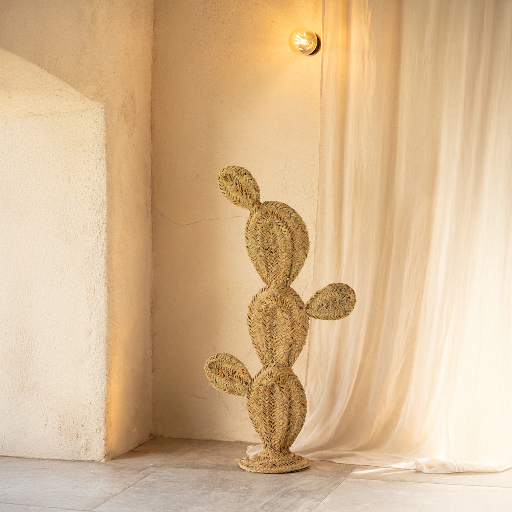 Cactus décoratif en paille XL - Naturel