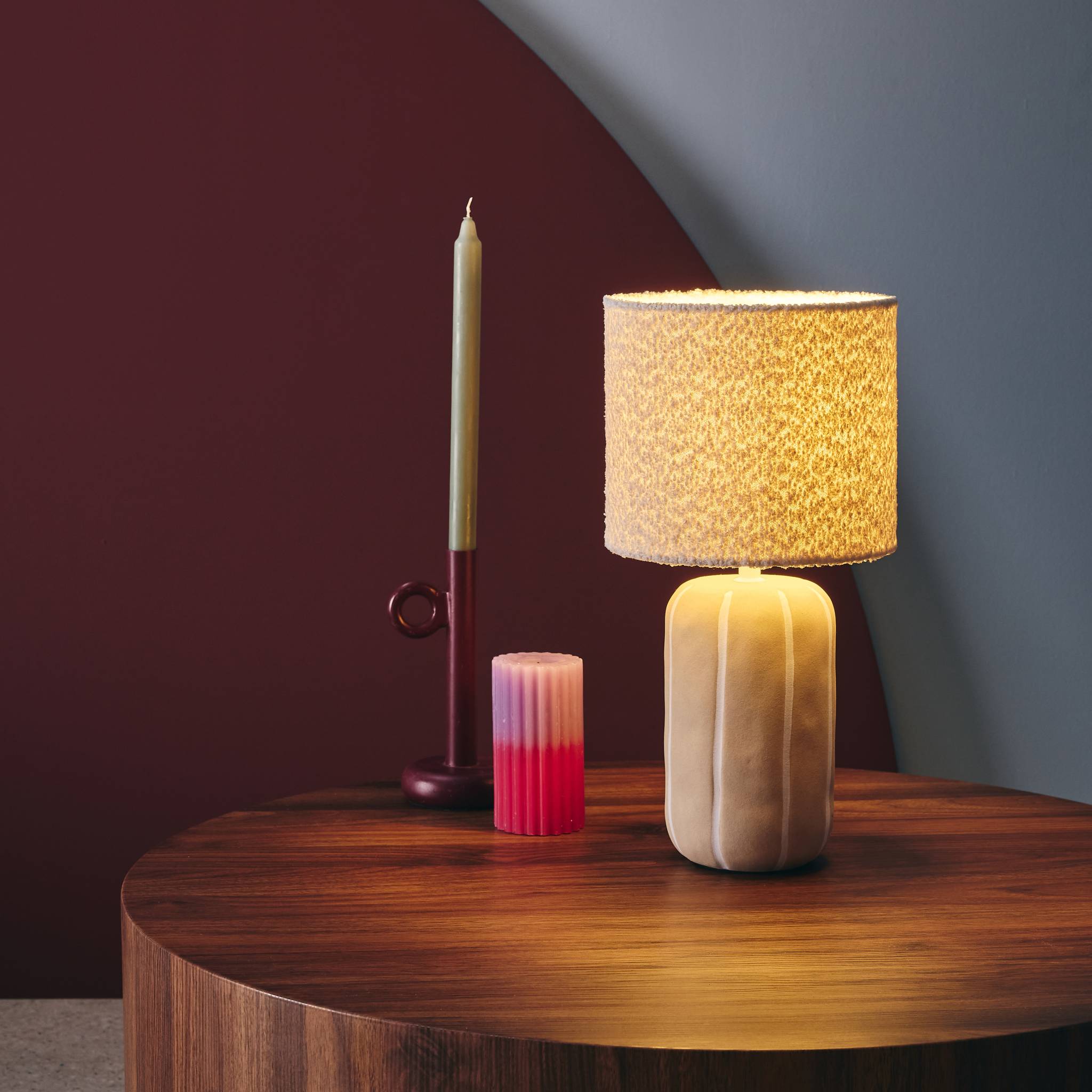 Lampe de table intérieur céramique greige. abat-jour bouclette H 41cm - Roxane