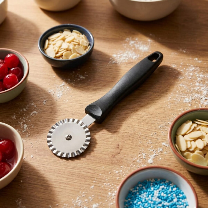 Roulette à pâtisserie cannelée 20,6 cm FM Professional Pâtisserie