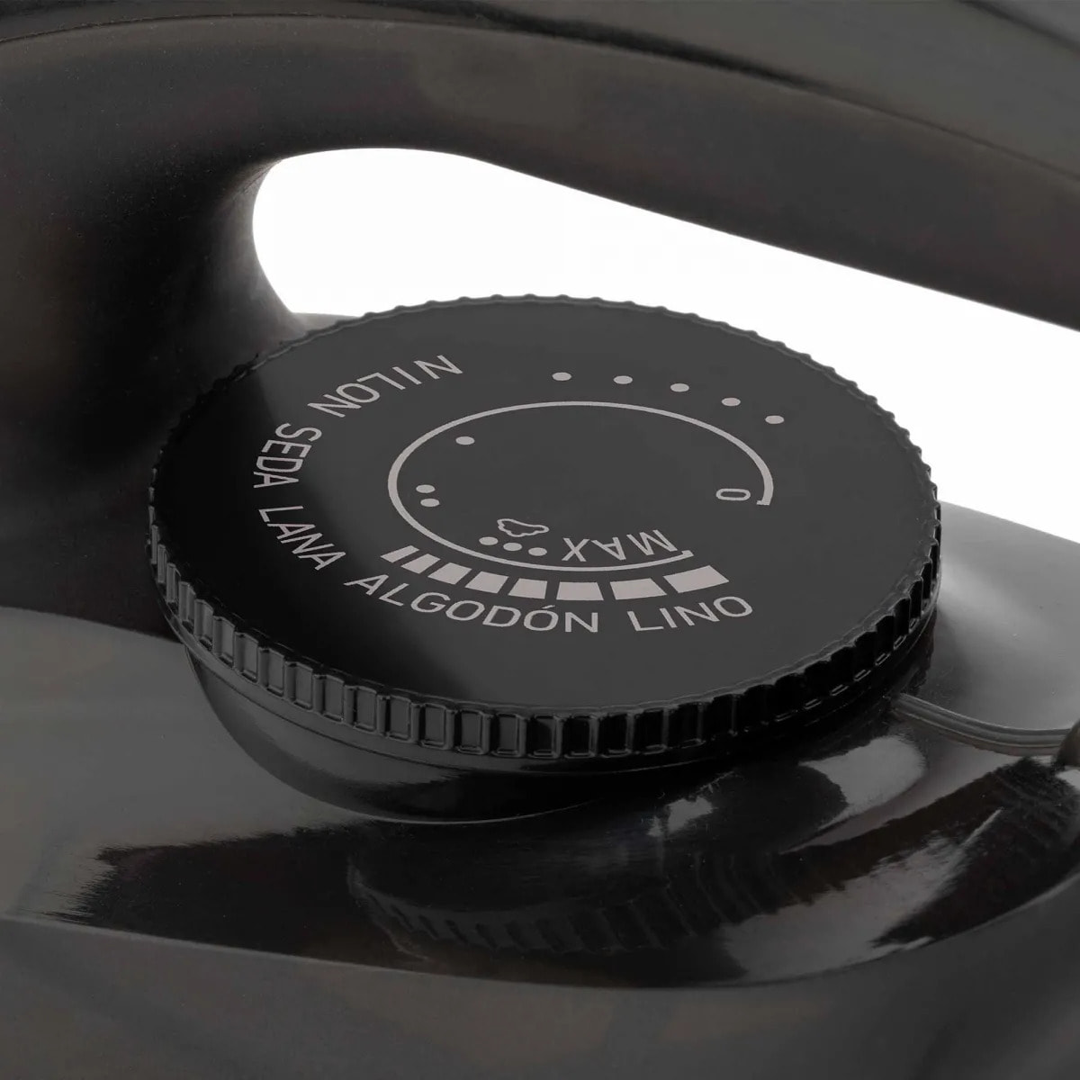 Plancha de vapor JATA JEPL2241 con suela cerámica. Vapor vertical. Vapor extra. 2200 W