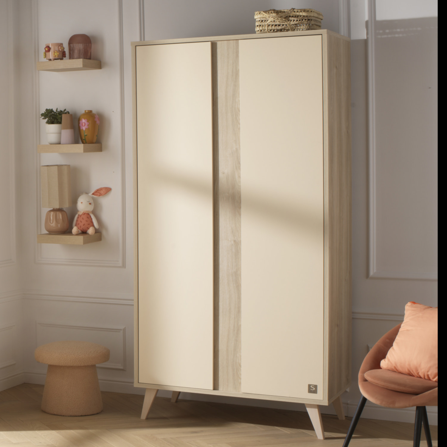 Armoire bébé 2 portes avec pieds bois