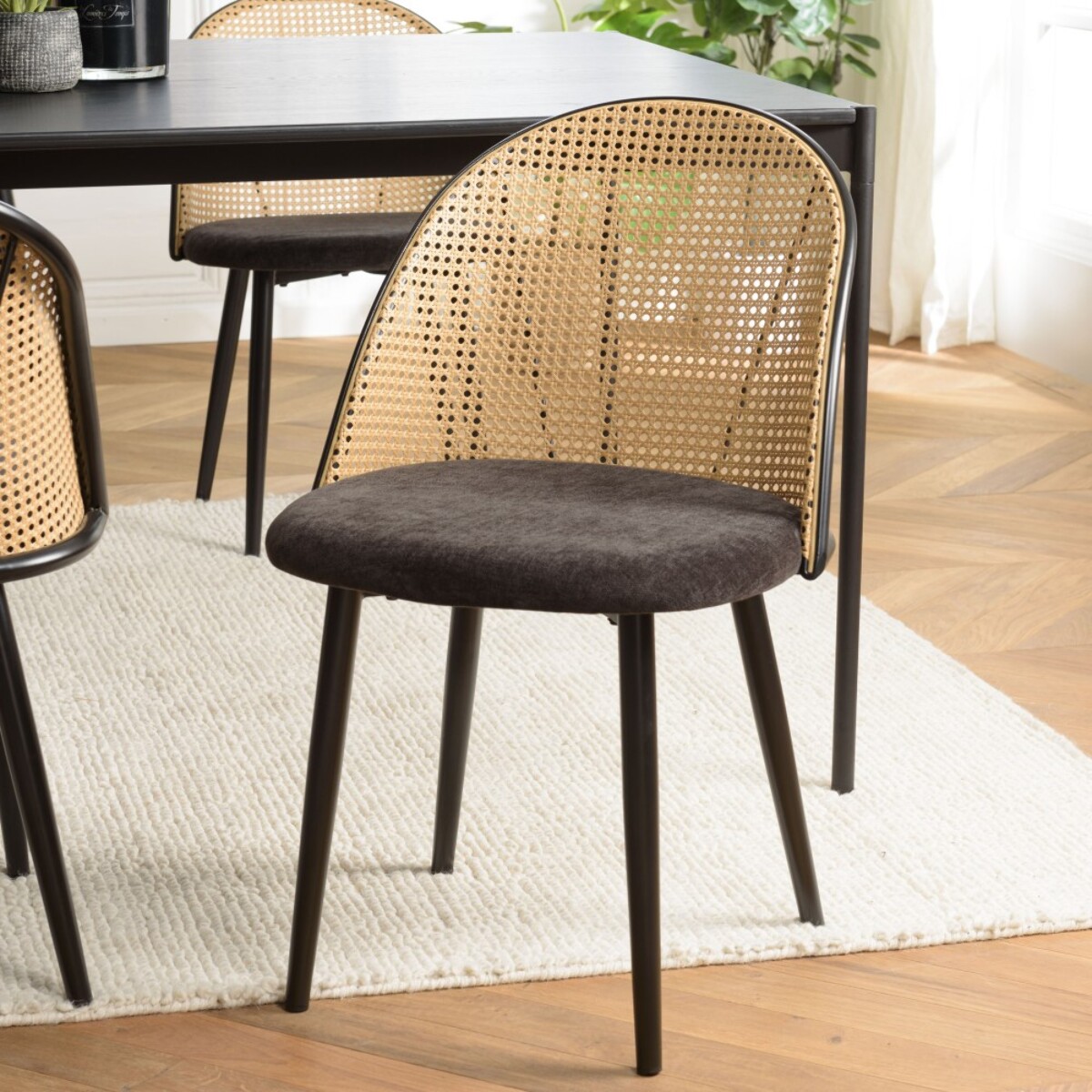 LEA - Lot de 2 chaises assise tissu noir dossier arrondi effet cannage