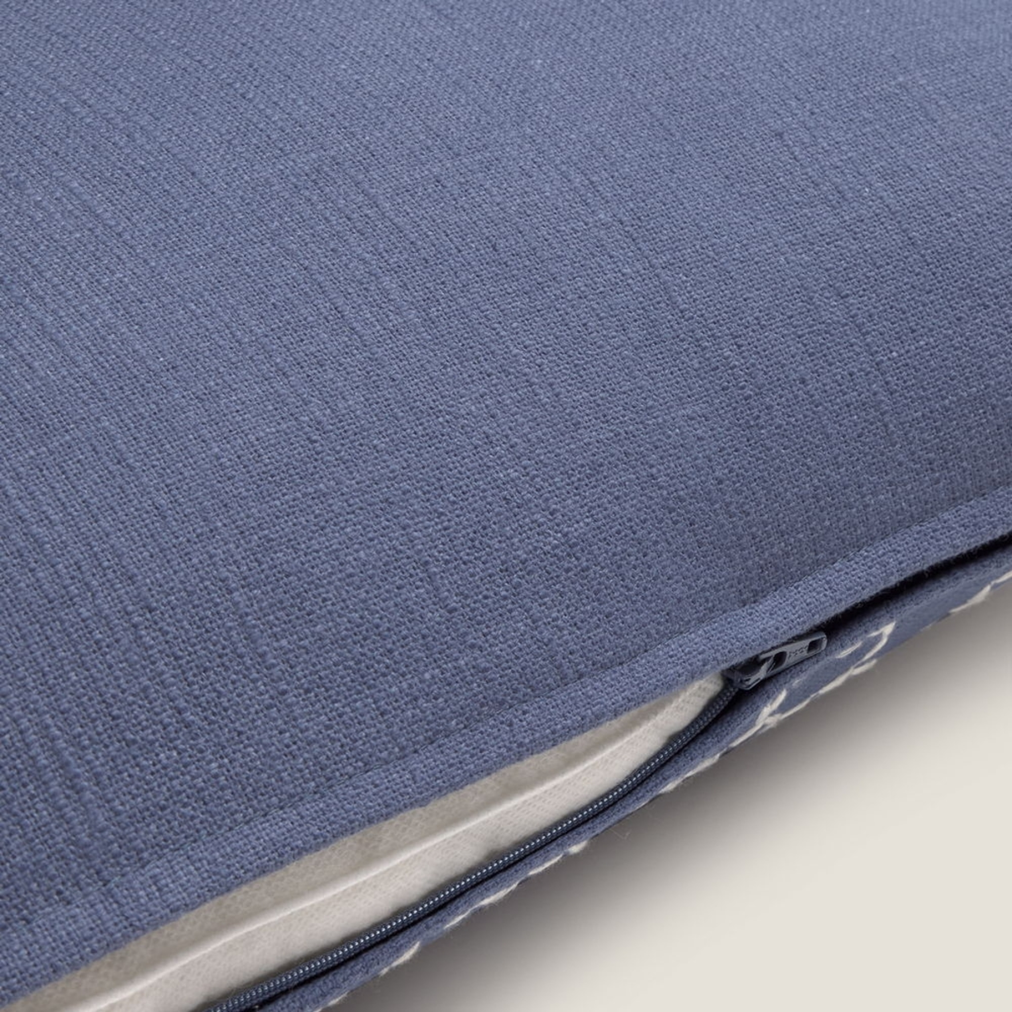 Funda de cojín algodón bordado floral Resflora color azul marino 100% Algodón