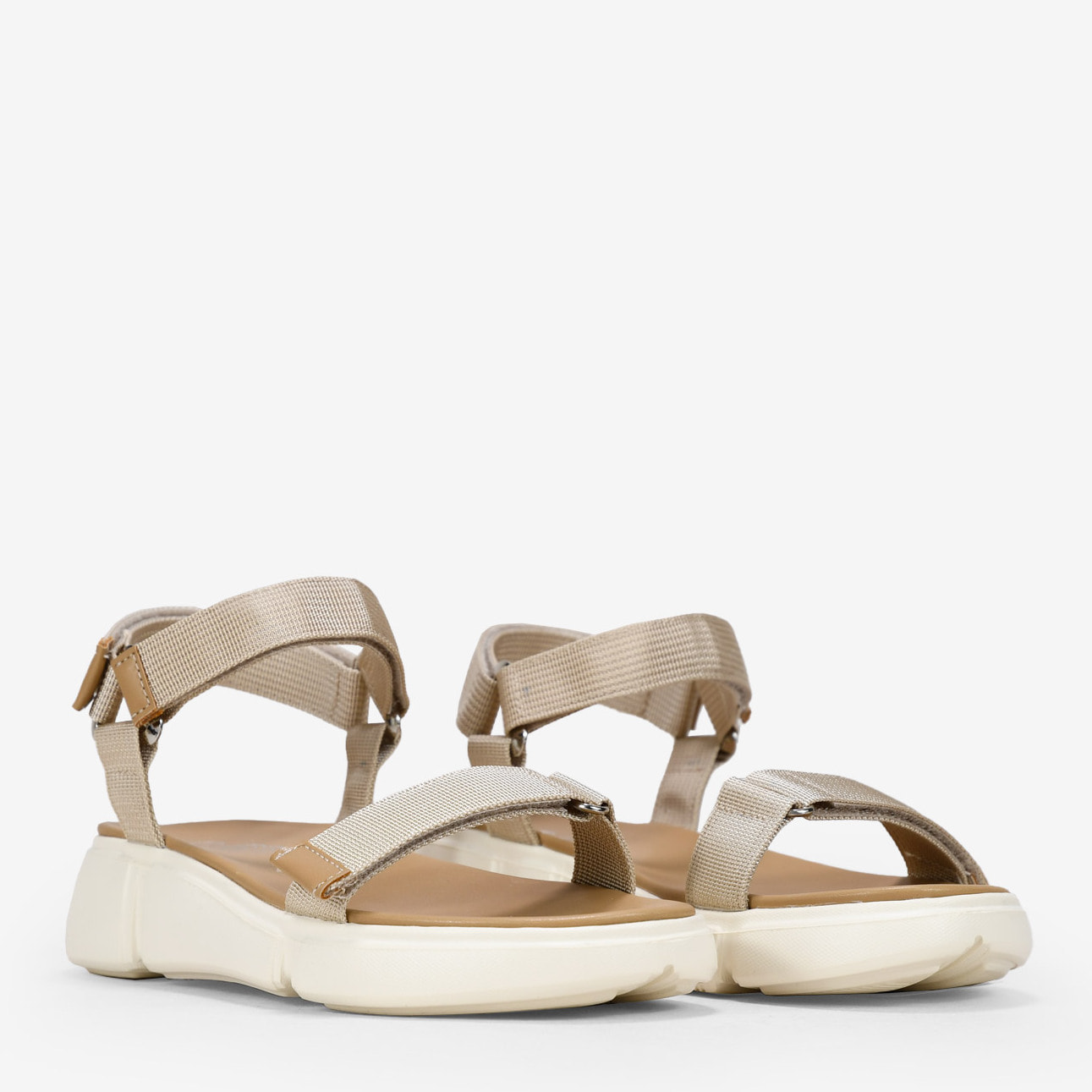 Sandalias deportivas beige con velcro