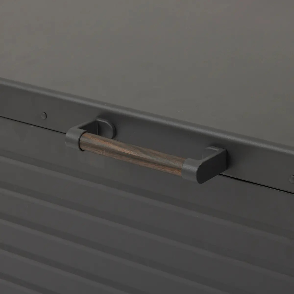 Coffre de rangement "Edenio" graphite L 182,2 x 78 x 89,4cm en aluminium