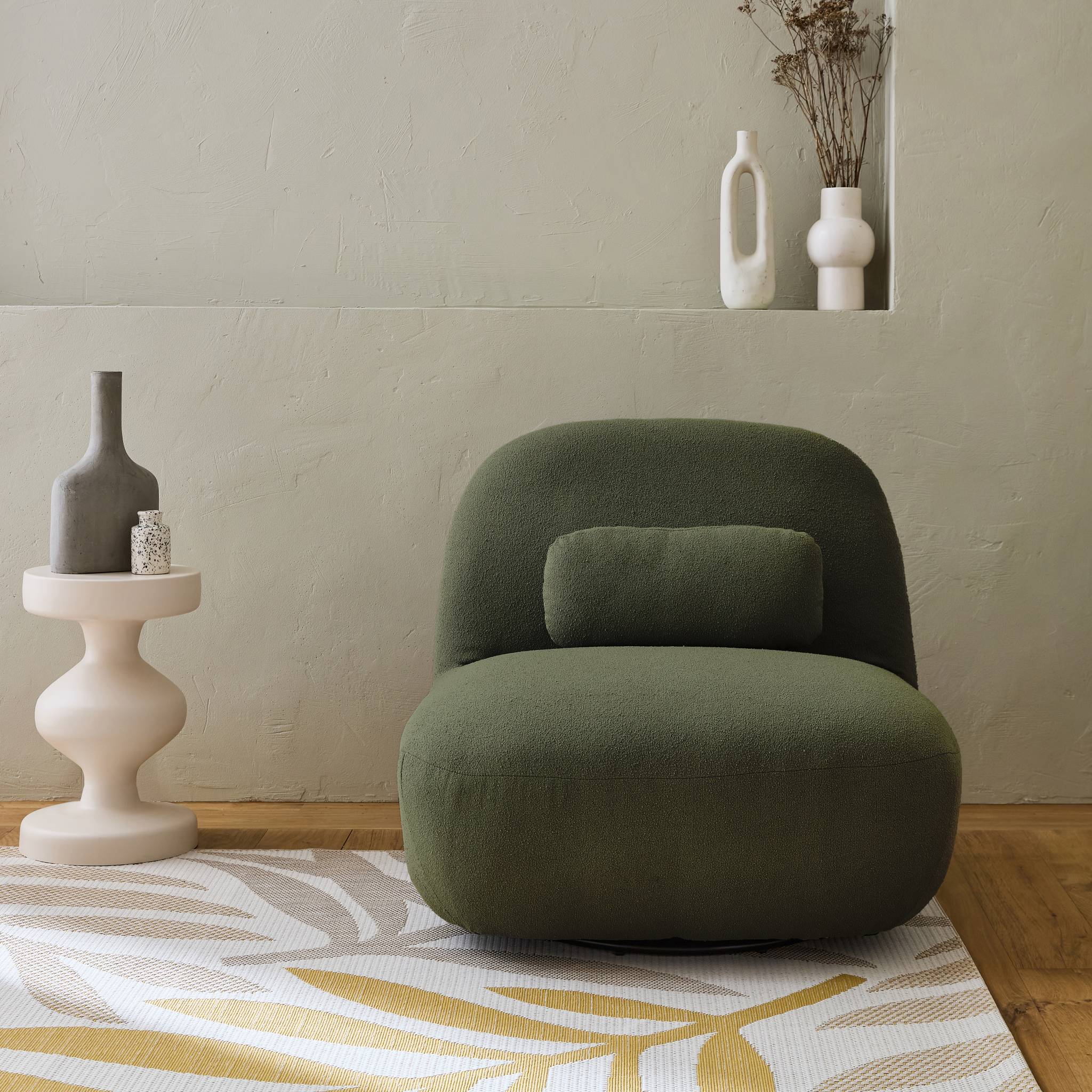 Fauteuil pivotant 360° en bouclette texturée vert kaki foncé . piètement en métal noir mat - SPINO