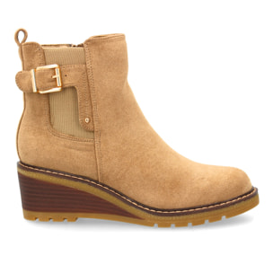 Bota de cuña con estilo minimalista para mujer