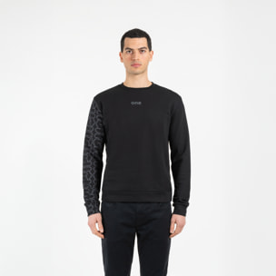 Maglia french terry in cotone organico con stampa sulla manica narrow fit