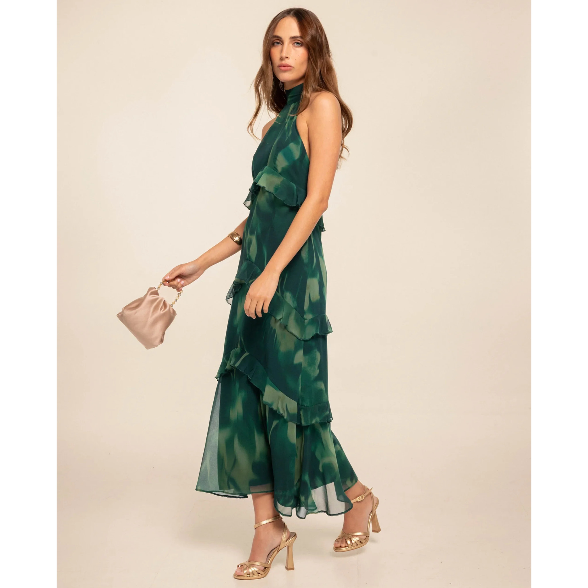 Vestido midi con escote halter y volantes