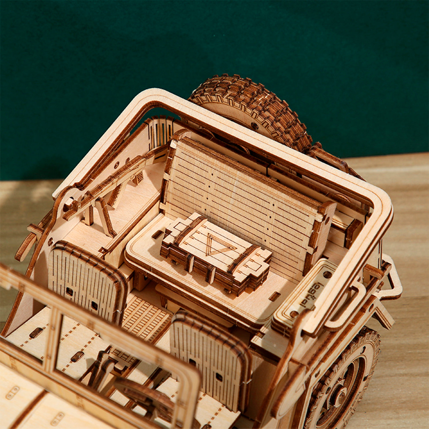 Maqueta de Madera 3D, diseño de Todoterreno con movimiento mecánico. 395 piezas.