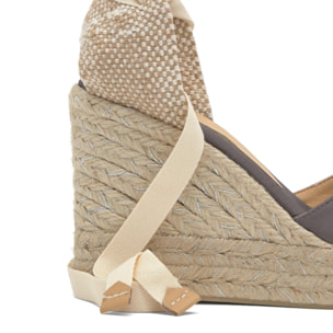 Alpargata de cuña Chiara en raso con doble plataforma y cierre de cintas