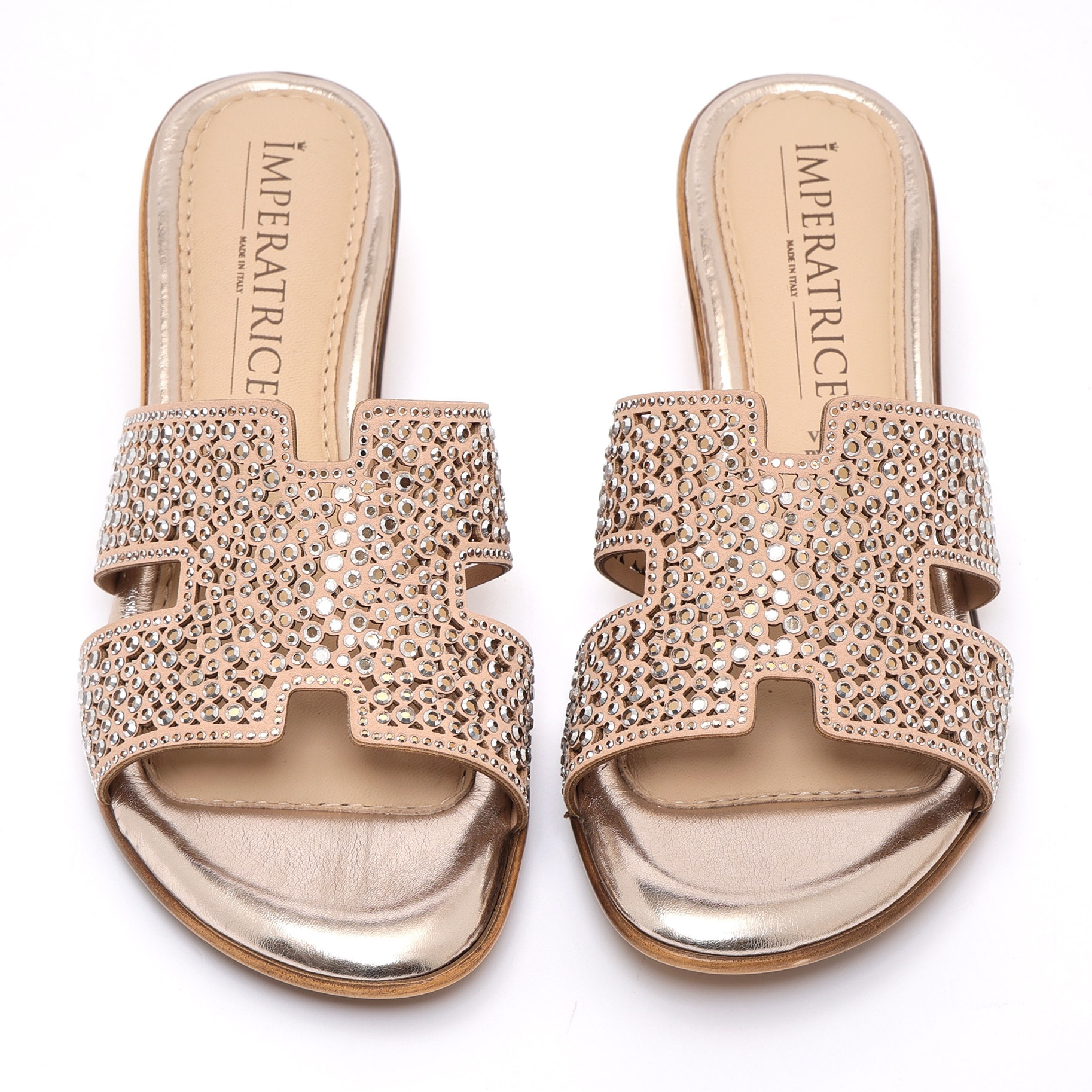 Sandali in simil pelle con applicazioni di strass e sottopiede comodissimo in memory