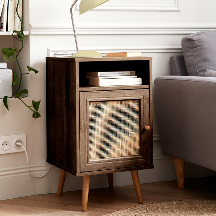 Table de chevet en cannage - Bohème - 40x39x70cm. couleur noyer - 2 niveaux - 1 porte - 1 espace de rangement - pieds scandinaves