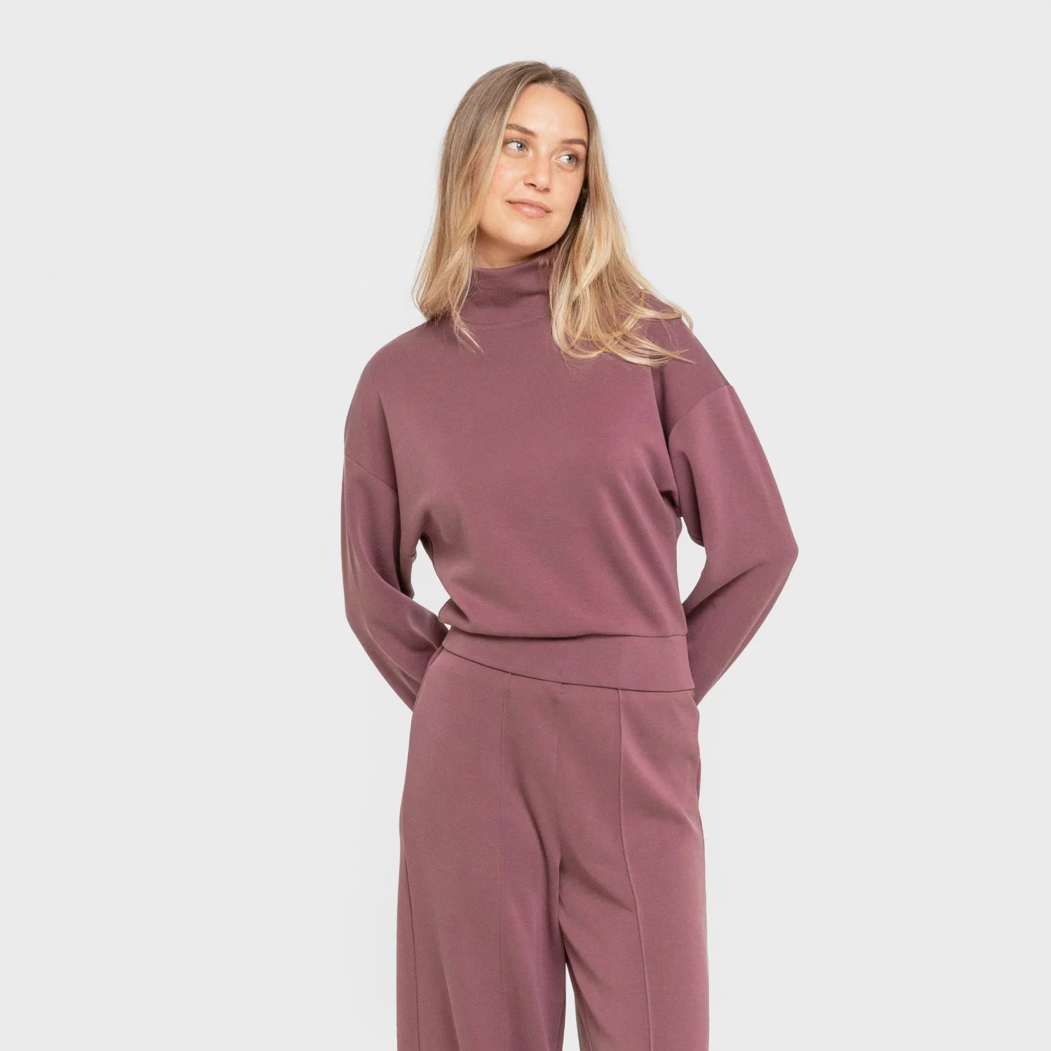 Felpa a collo alto in stile modal da donna melanzana