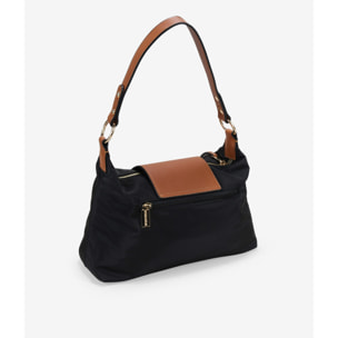 Bolso de hombro negro en nylon con solapa